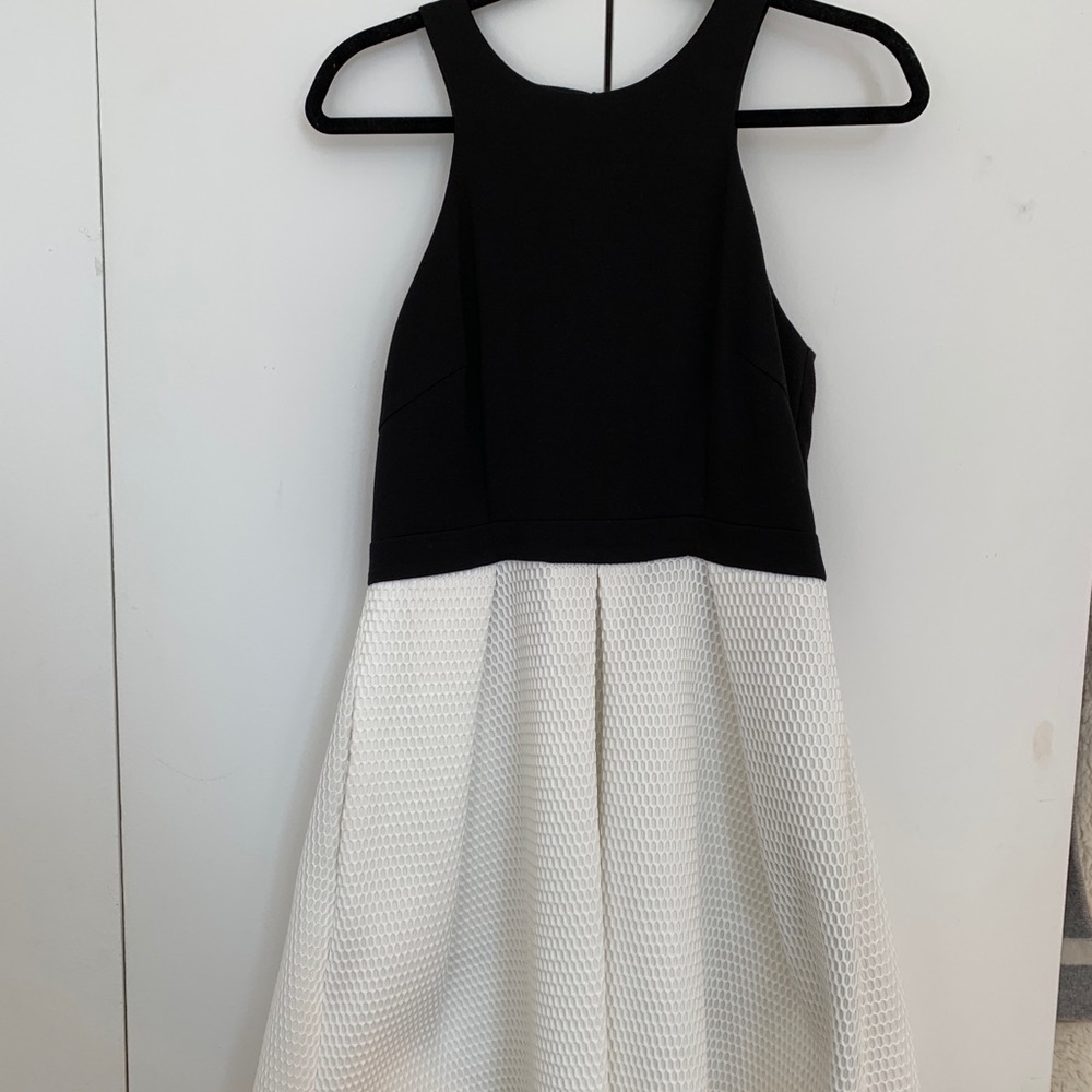 Great black and white detailed dress
